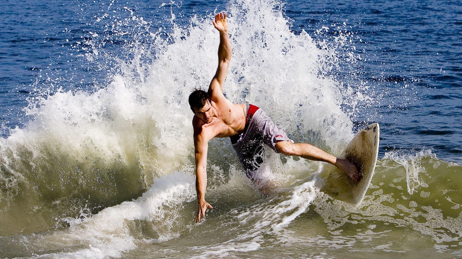 女子接力四人四风格 闪耀泳池,女子接力4乘100米视频游泳