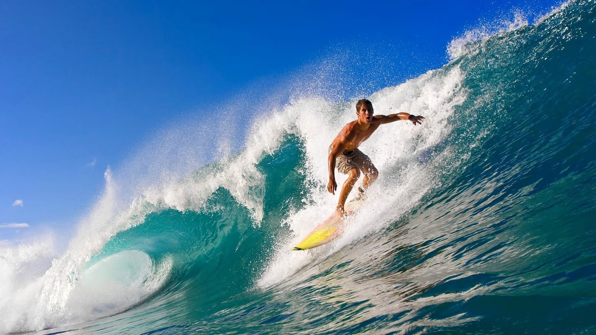 吉尔吉斯斯坦女将自由泳展现速度优势,吉尔吉斯斯坦游泳运动员